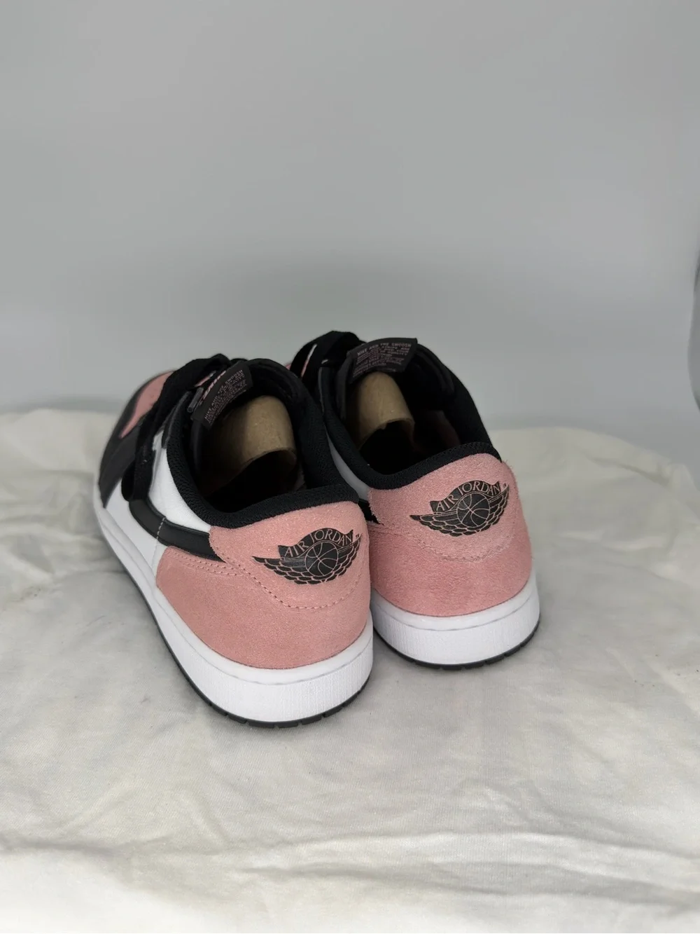 Sz 11 - NIKE AIR JORDAN RETRO 1 LOW OG BLEACHED CORAL/BLACK CZ0790-061